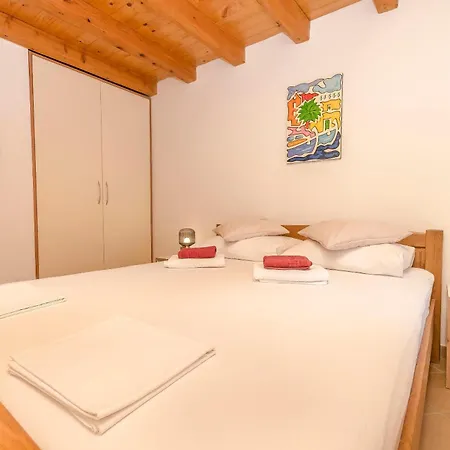 Apartments Amina Vodice